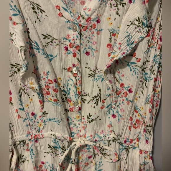 Lilly Rose Floral Romper. Size Small. Front Button And Tie. - Picture 2 of 9